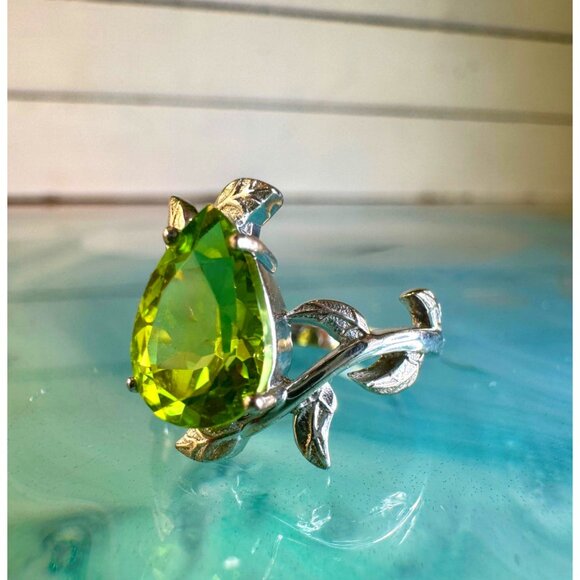2.18ct Peridot Leaf Ring – Sterling Silver White Gold-Plated Size 5.5 - Picture 6 of 6